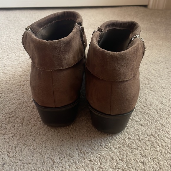 Brown suede booties, size 10 - Picture 4 of 5